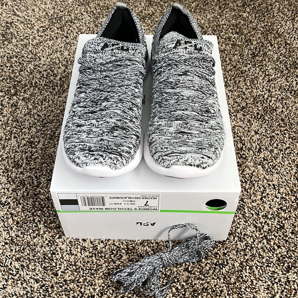 APL Women’s Techloom Wave Heather Grey, NWT - Picture 1 of 7